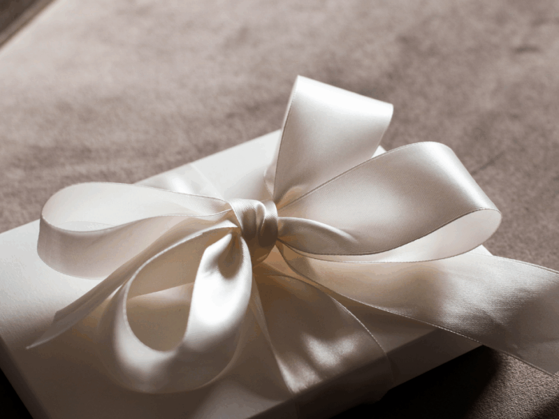 10 Luxury Gifts Every Couple Should Have on Their Wedding Registry