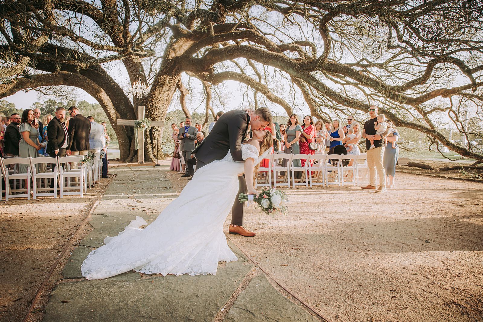 50 Reasons Wedding Guests Leave a Wedding Early